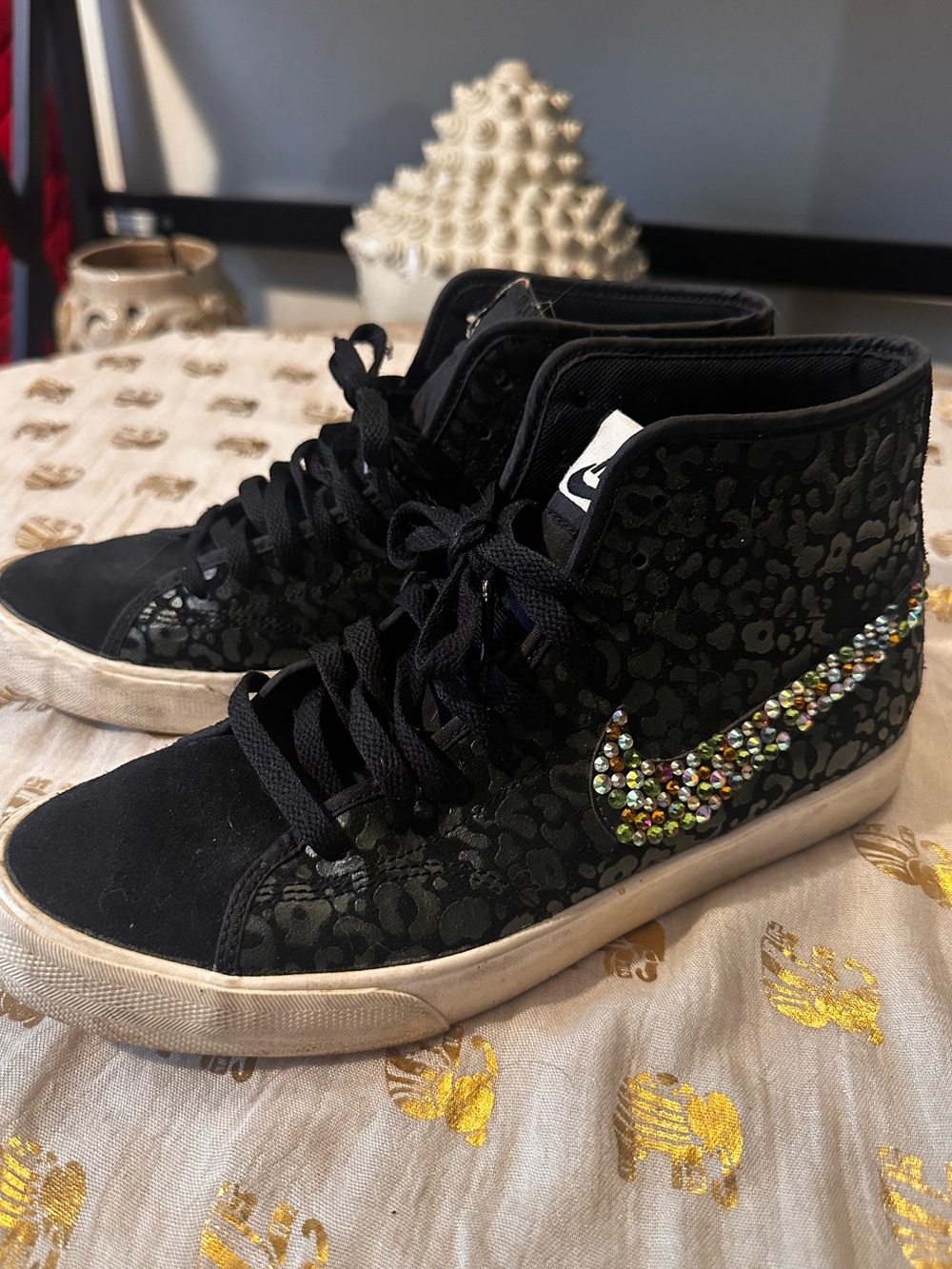 Nike - Black High-Top Sneakers with single Swarovski Rhinestone Swoosh